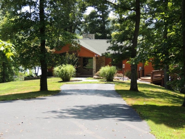 Deer Creek Lodge, 9111 State Route 132, Henderson, KY 42455