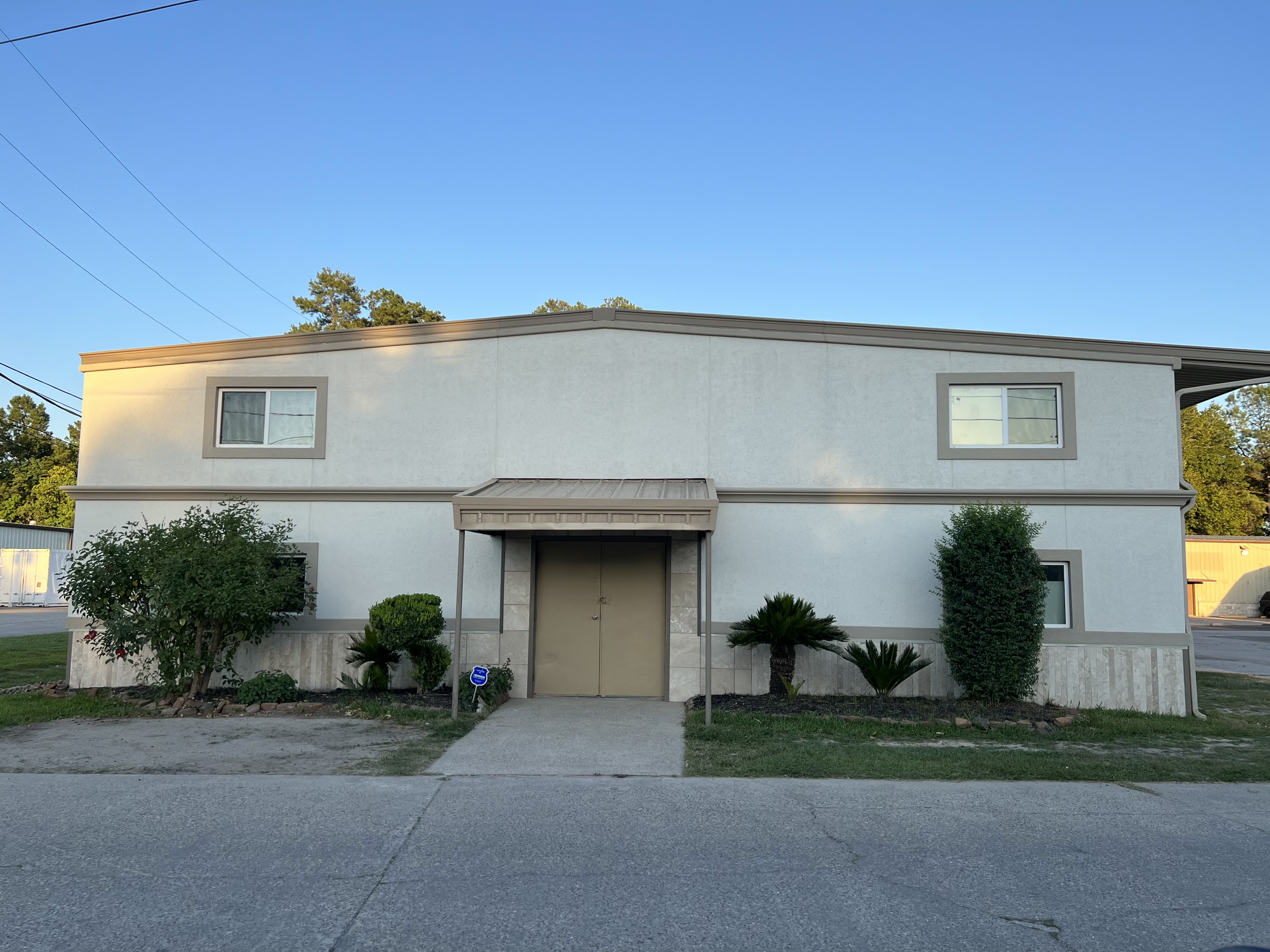 948 Rayford Rd. - Quick access to I-45 - 6,250 square foot metal building with office, 3 bathrooms, 3-phase power.