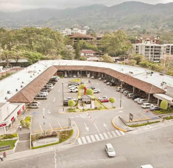 Plaza Laureles