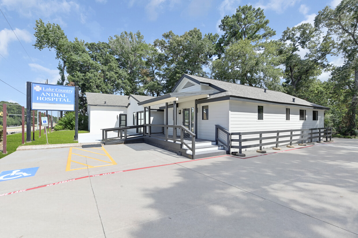 16495 Highway 105 W., Montgomery, Texas 77356