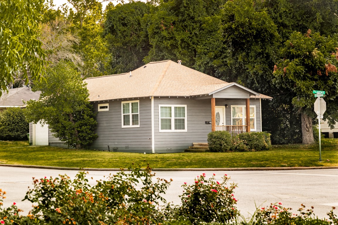 1306 S Austin St, Brenham, TX - Office/Retail