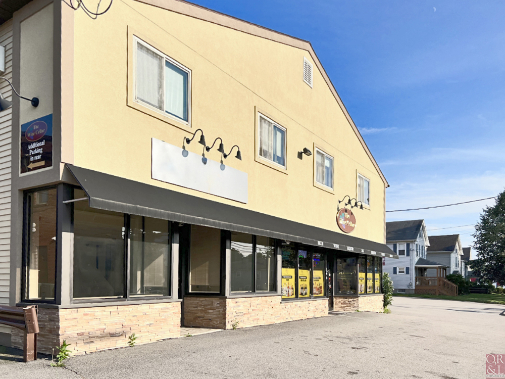 700± SF RETAIL SPACE
