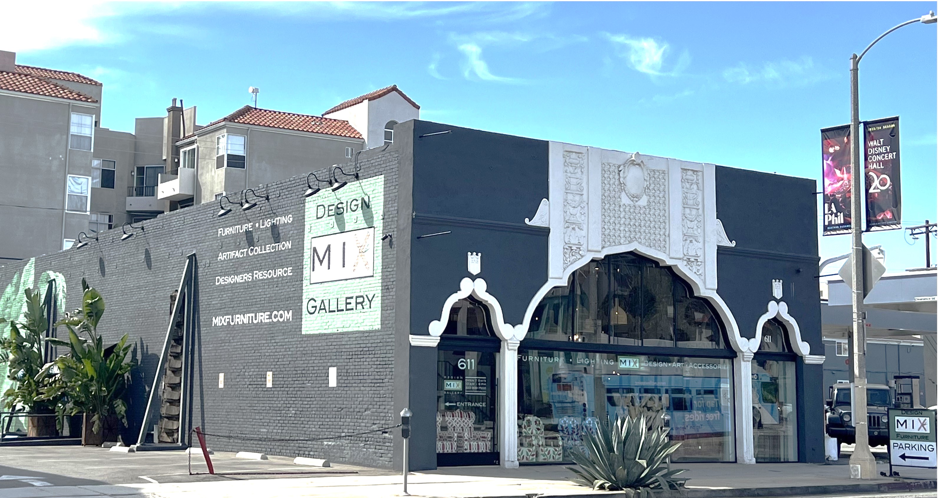611 N La Brea Ave