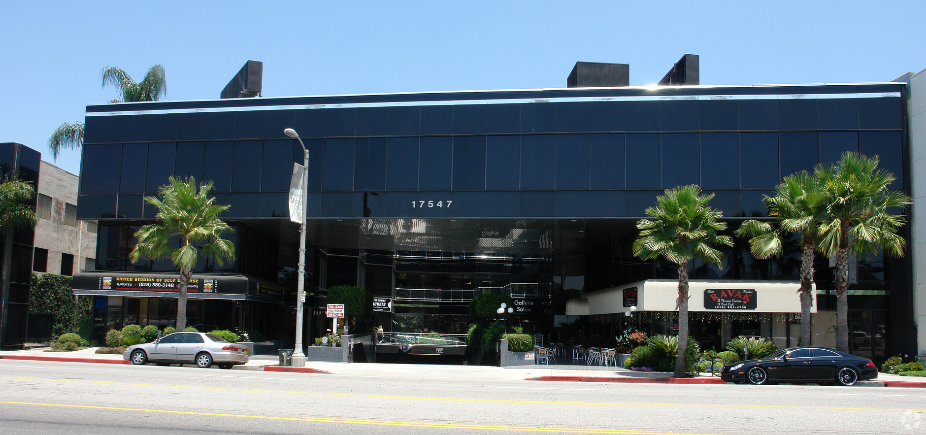 Gelb Plaza Encino 