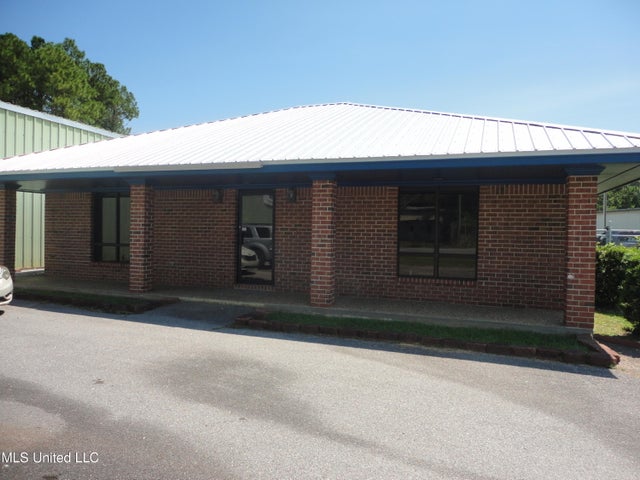 5601 Cross Street, Pascagoula, MS, 39581