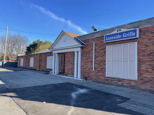 21900 W 9 Mile Rd, Southfield, MI 48075