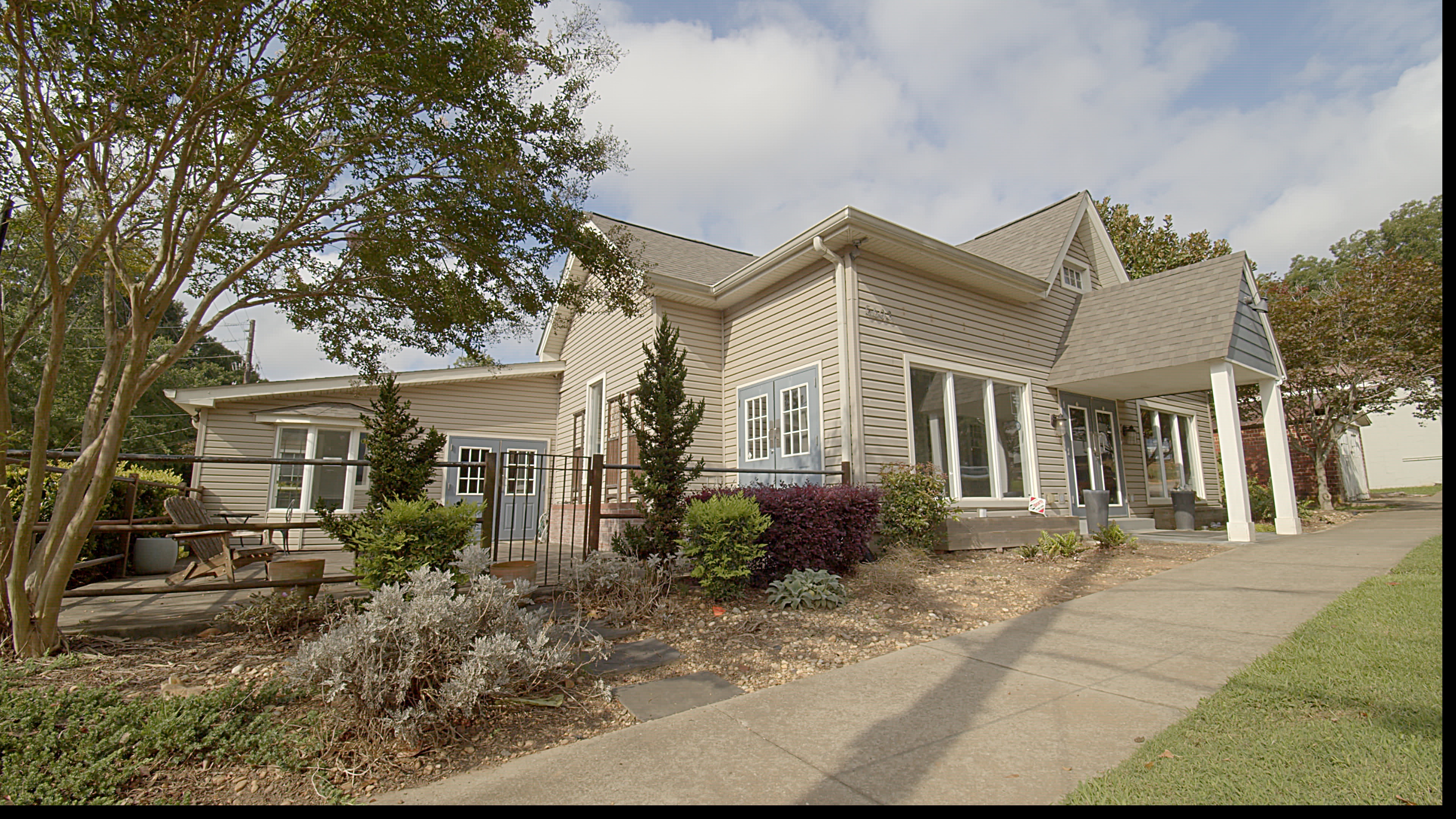 5603 Main St