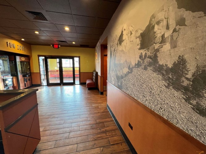 Restaurant Bldg for Sale, 2206 North Lacrosse Street, Rapid City, SD 57701