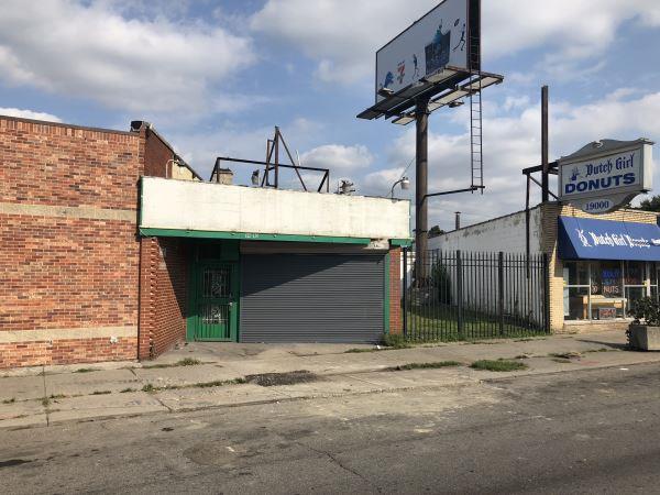 19010 Woodward Avenue