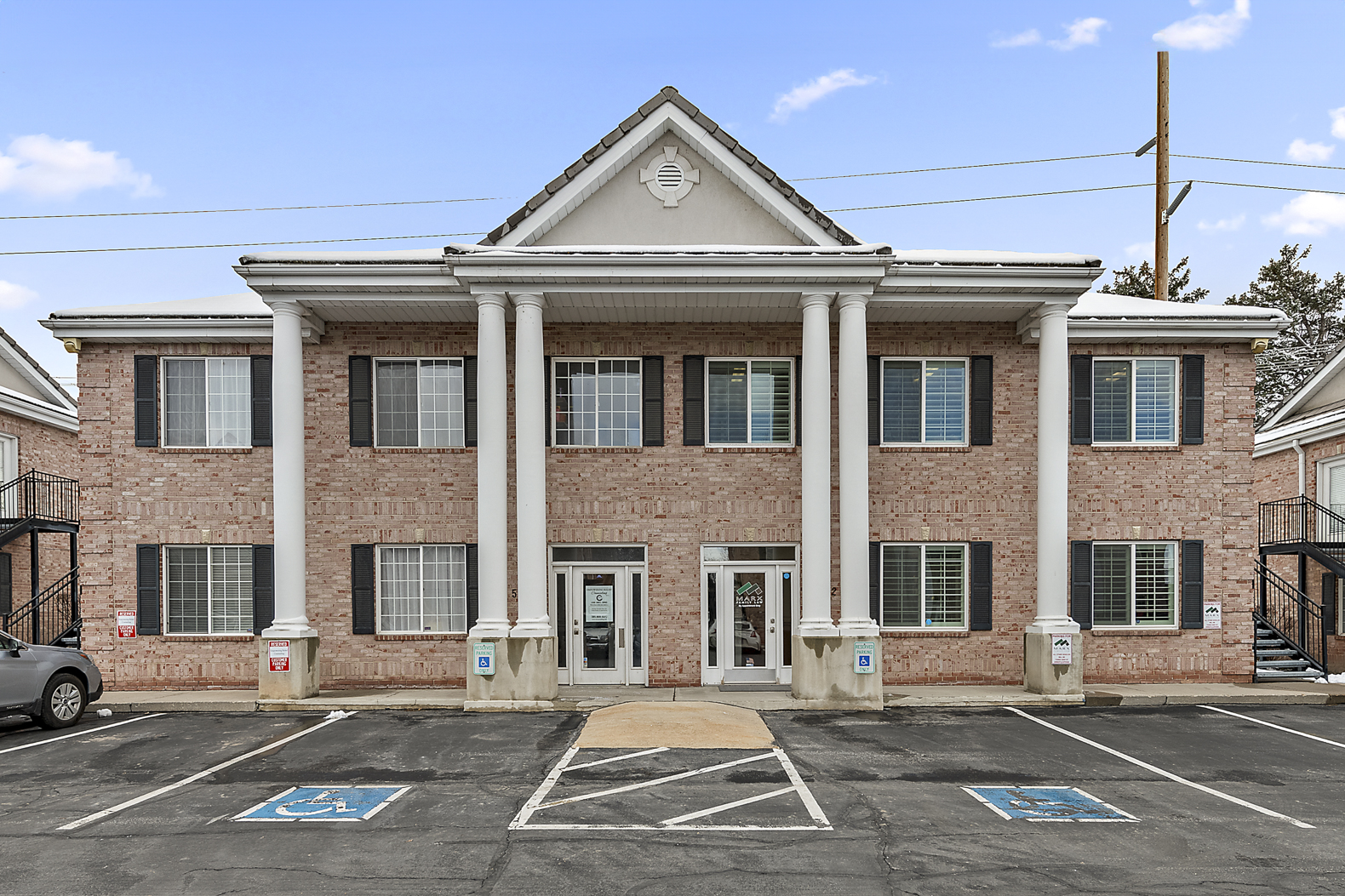 1,950 SF MULTI-LEVEL PROFESSIONAL OFFICE CONDO FOR SALE on 5812 South ... - High-End Condo Office Space With High-Speed Internet