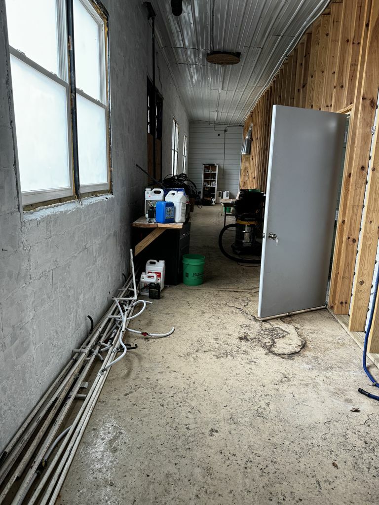 Warehouse with Extra Lot, 2419 E Michigan Ave, Jackson, MI 49202