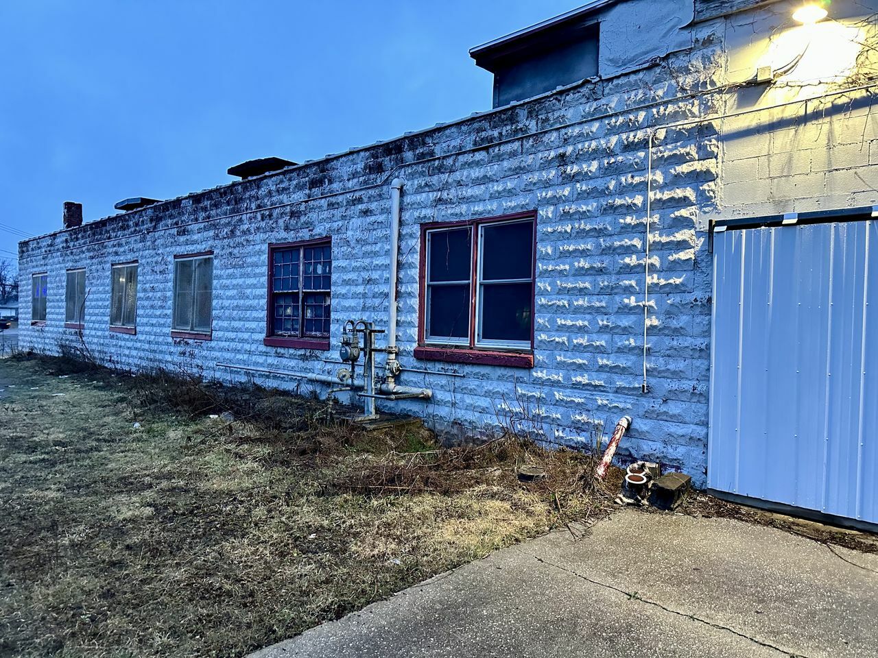 Warehouse with Extra Lot, 2419 E Michigan Ave, Jackson, MI 49202
