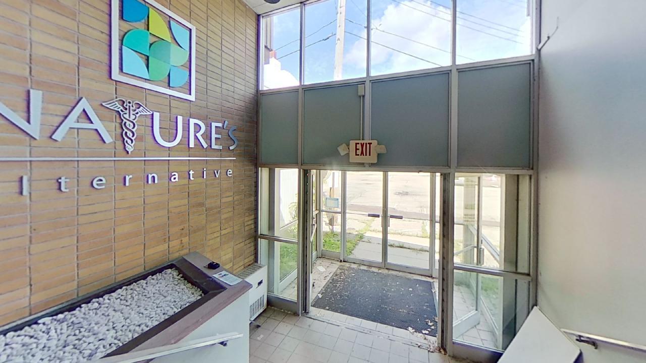 Former Bank - Hard Corner City of Lansing, 2521 S Cedar , Lansing, MI 48910