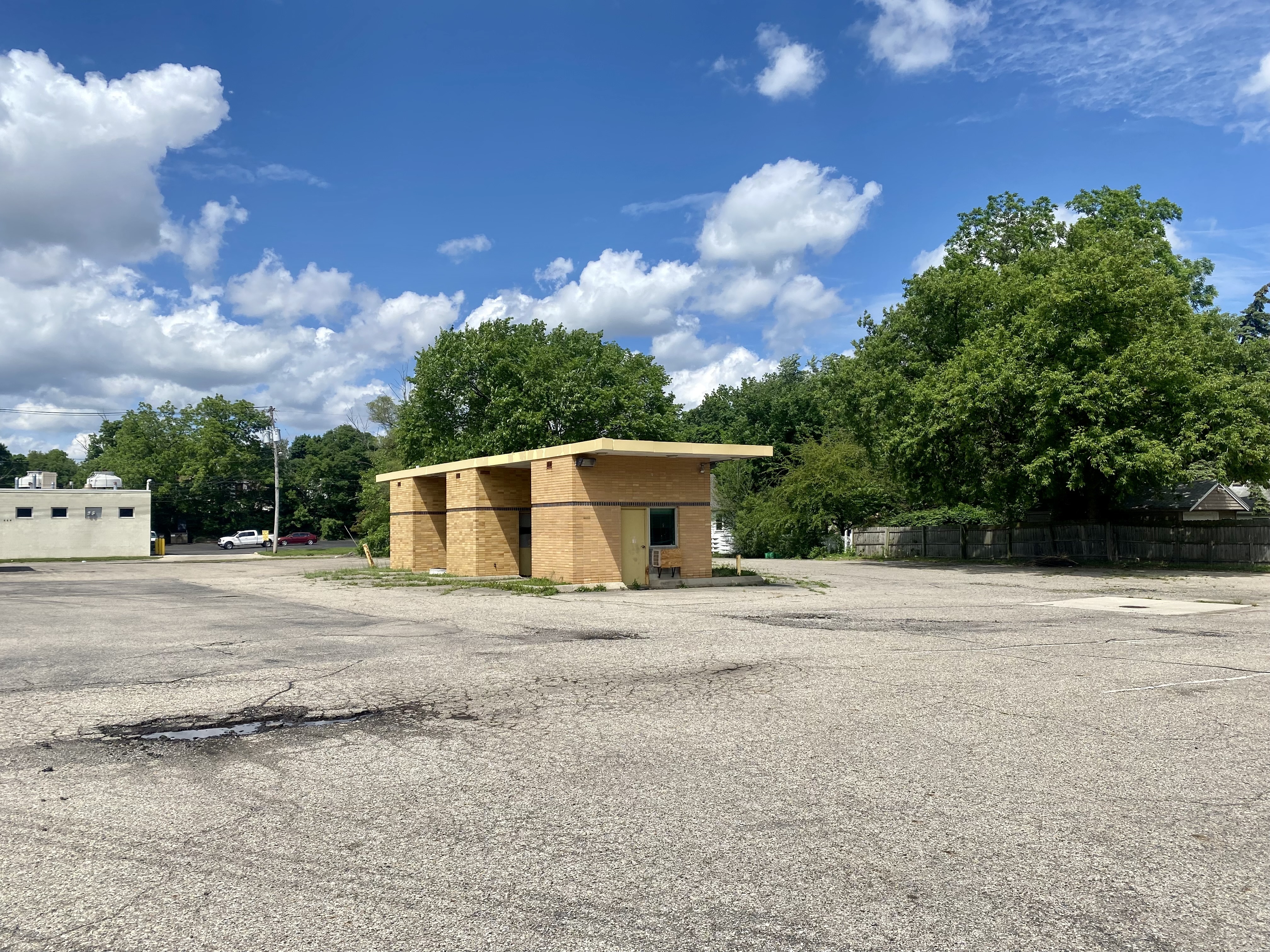 Former Bank - Hard Corner City of Lansing, 2521 S Cedar , Lansing, MI 48910