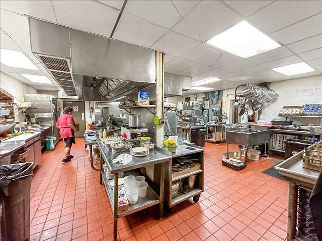 Hungry House Cafe, 531 N Marquette Rd, Prairie Du Chien, WI 53821