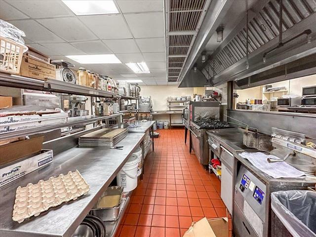 Hungry House Cafe, 531 N Marquette Rd, Prairie Du Chien, WI 53821