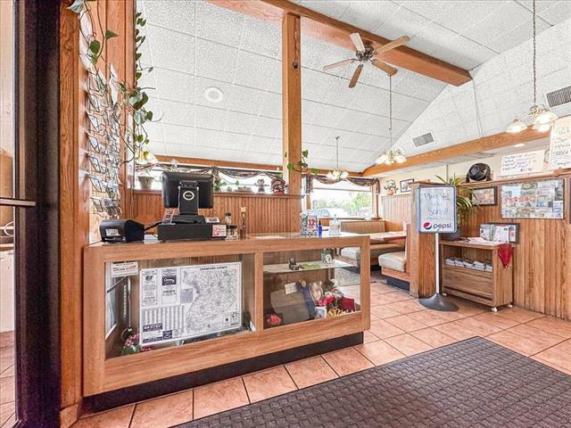 Hungry House Cafe, 531 N Marquette Rd, Prairie Du Chien, WI 53821