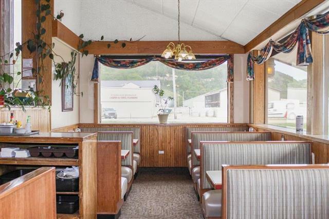 Hungry House Cafe, 531 N Marquette Rd, Prairie Du Chien, WI 53821