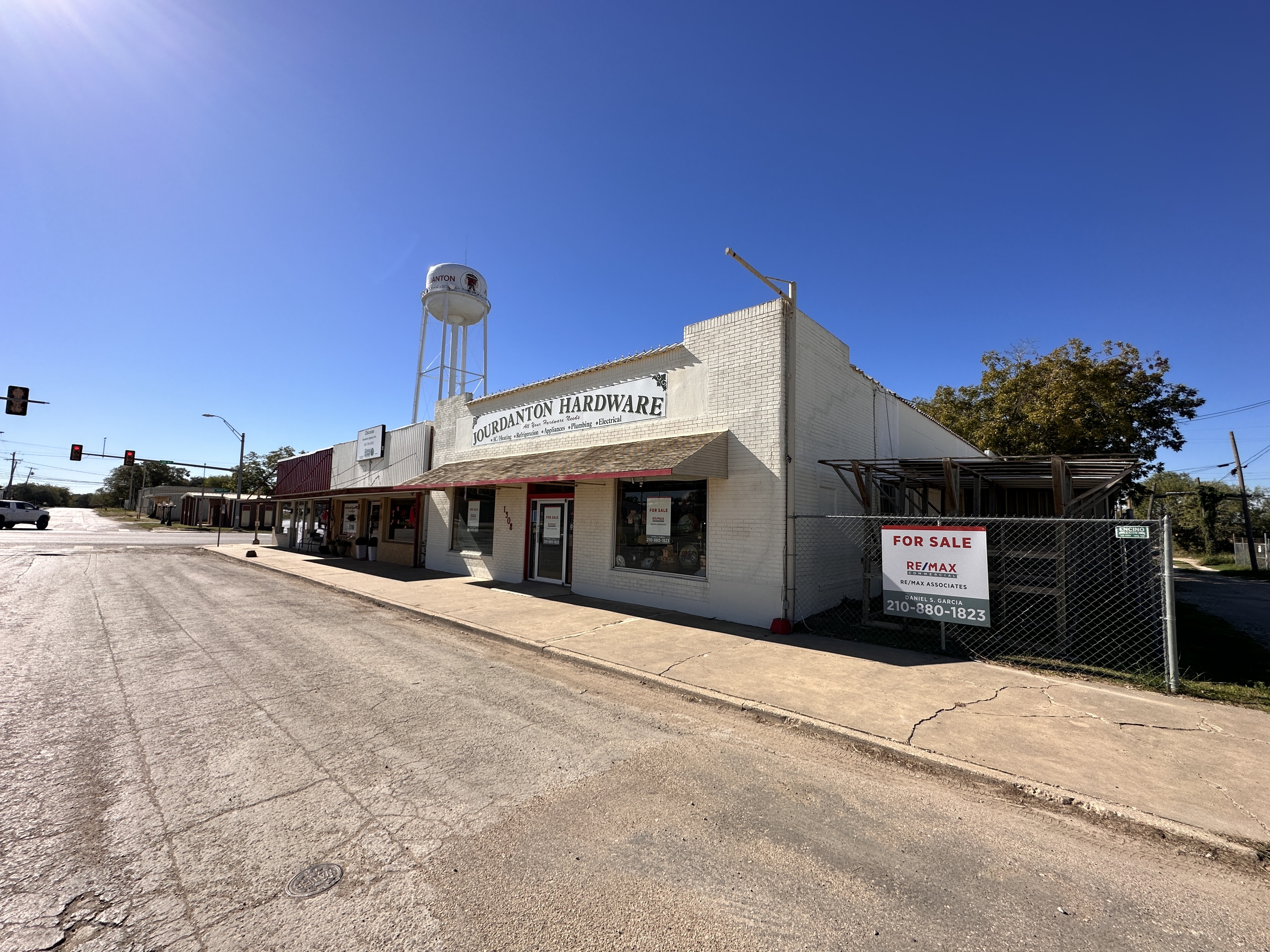 1308 Simmons Ave. - Jourdanton TX Commercial Real Estate, 1308 Simmons Ave, Jourdanton, TX 78026