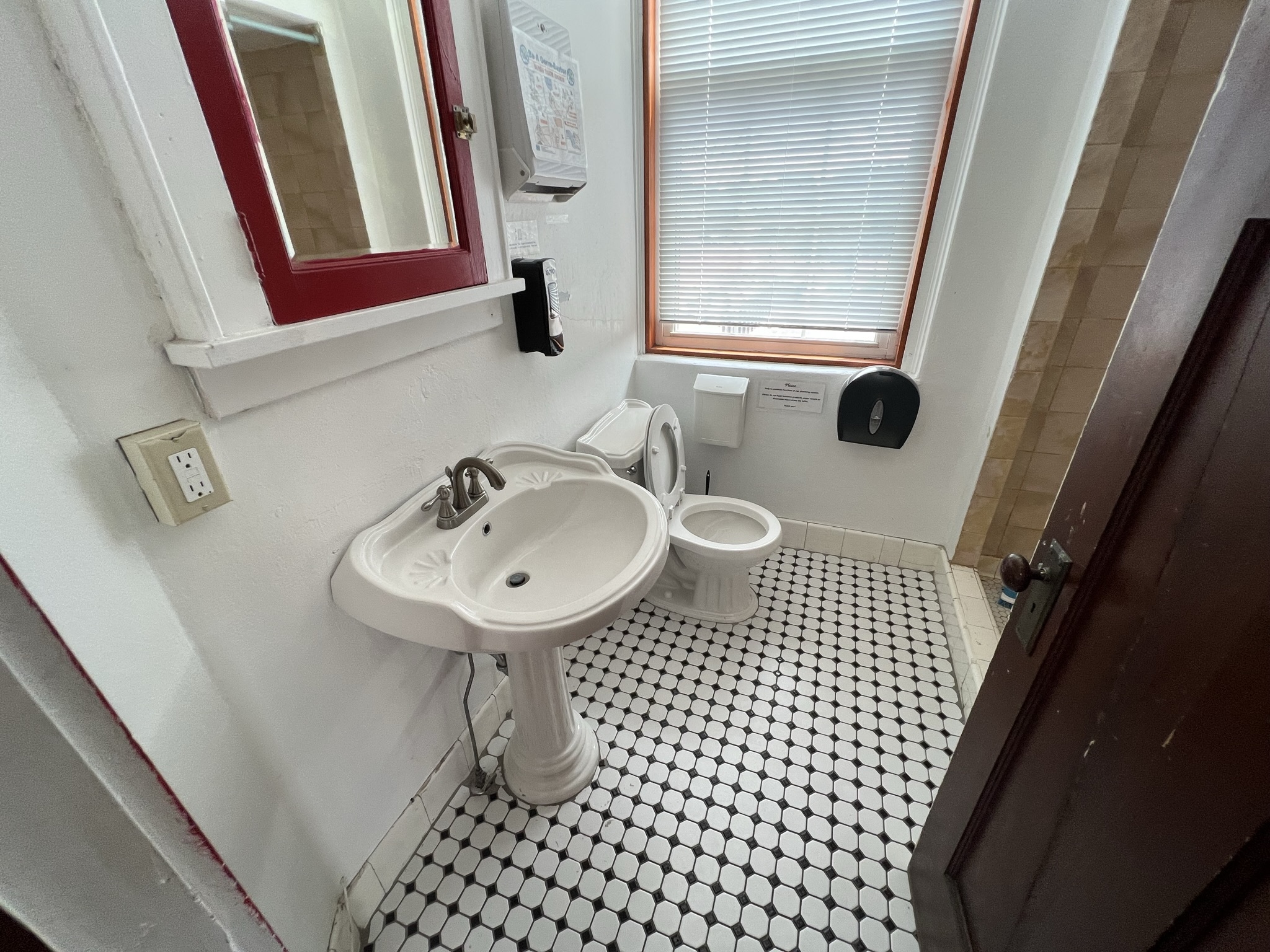 500 Grotto Street North, St. Paul, MN 55104