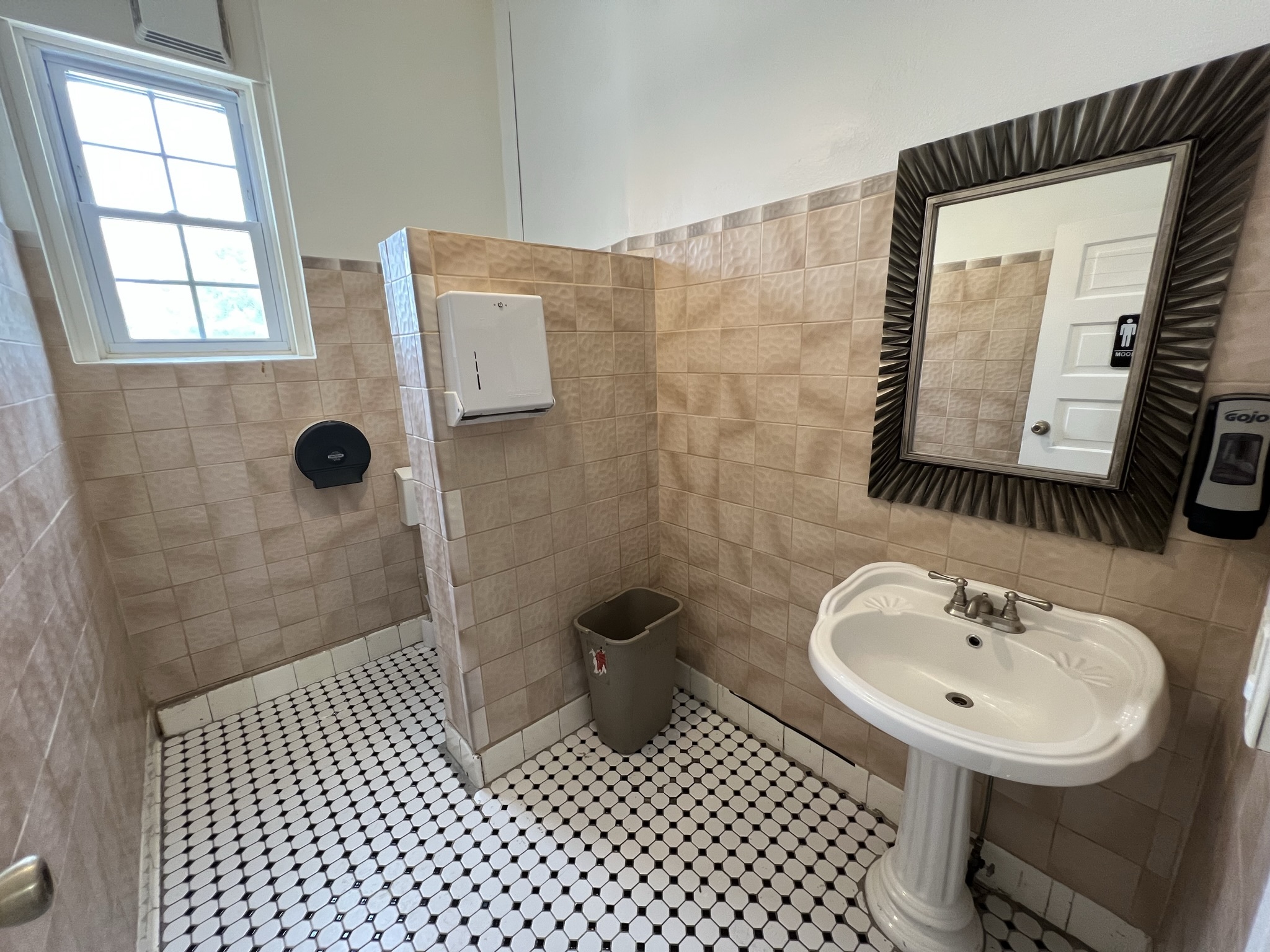 500 Grotto Street North, St. Paul, MN 55104