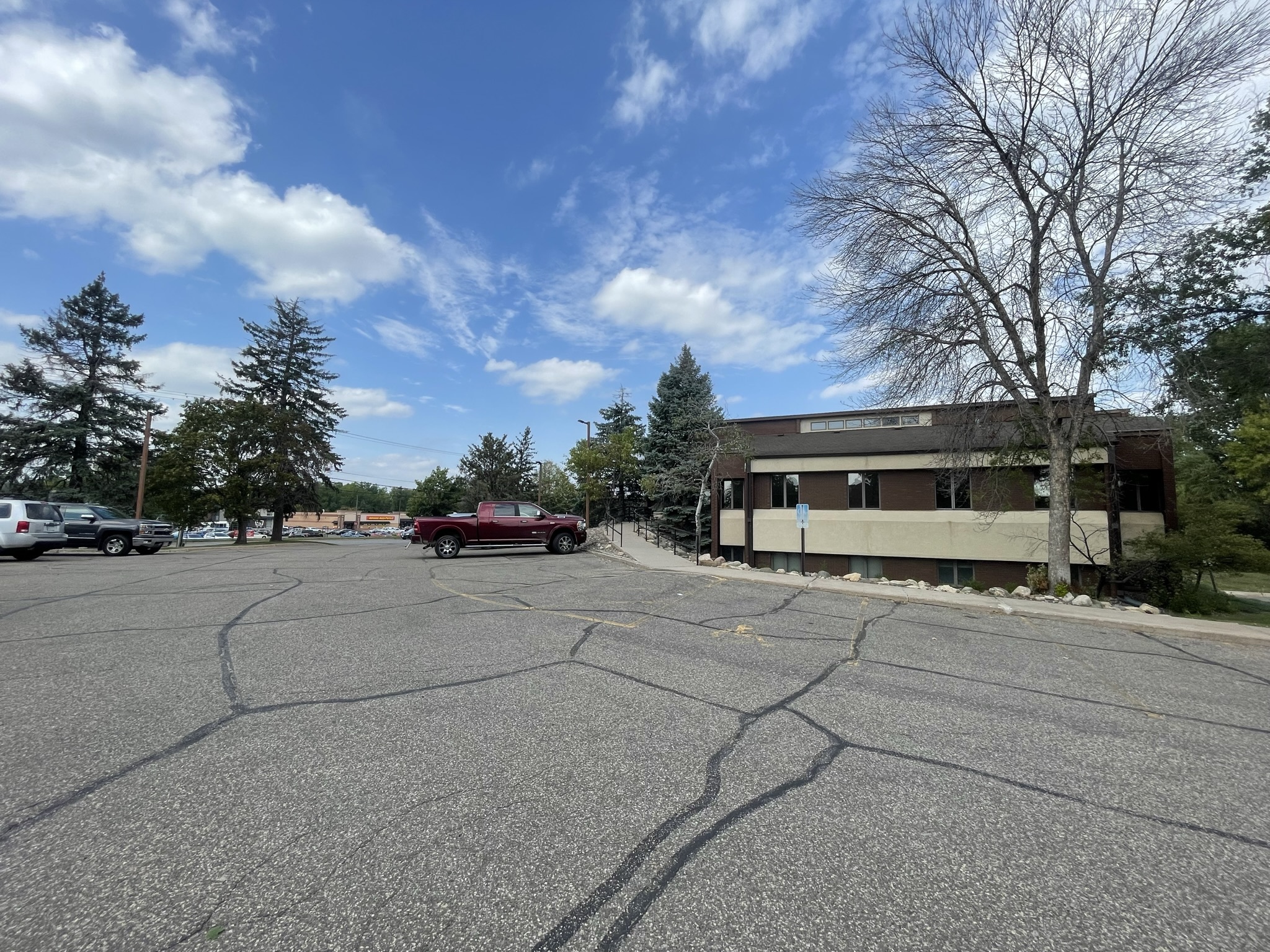 2480 White Bear Ave N, Maplewood, MN 55109