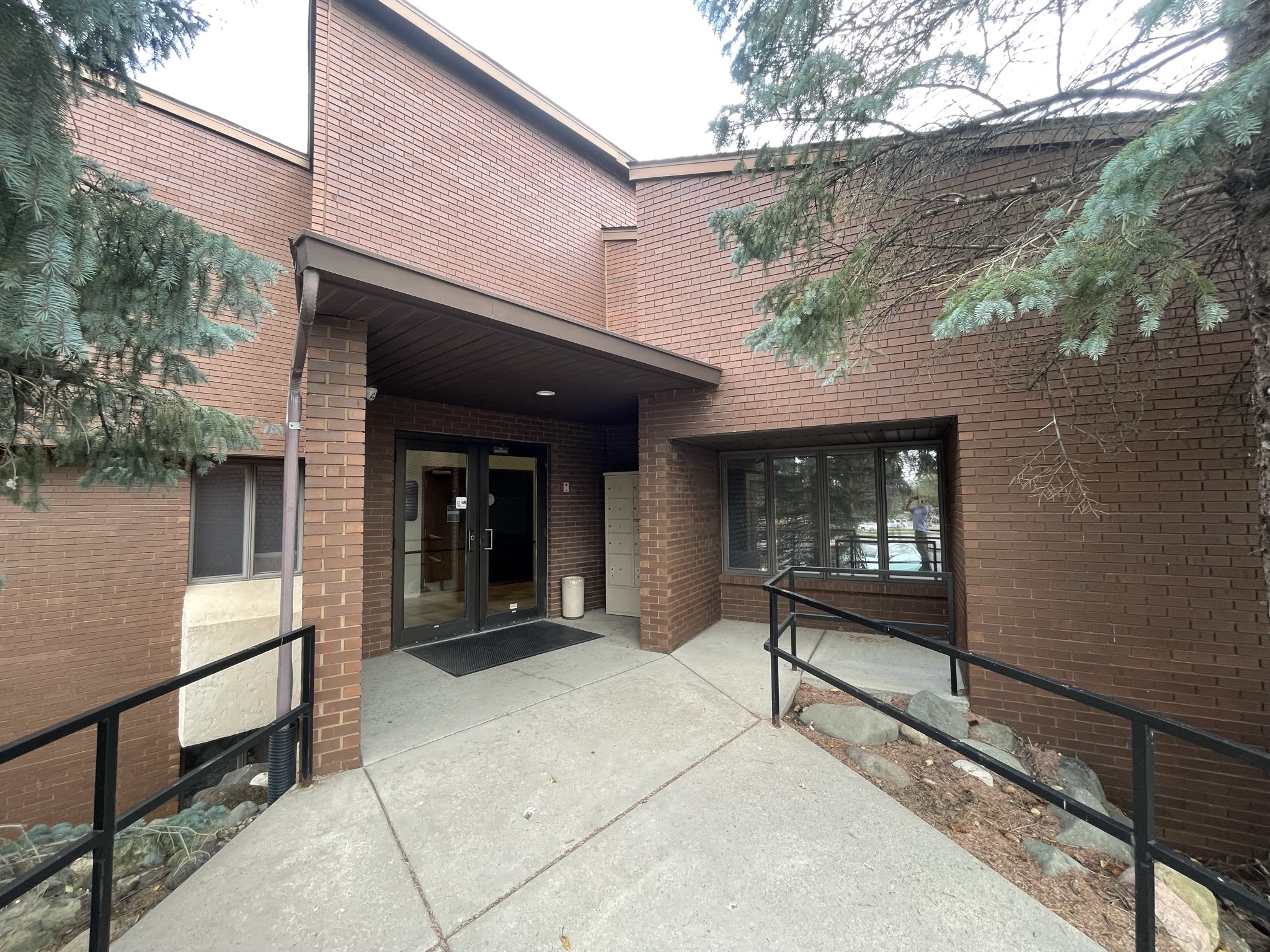 2480 White Bear Ave N, Maplewood, MN 55109