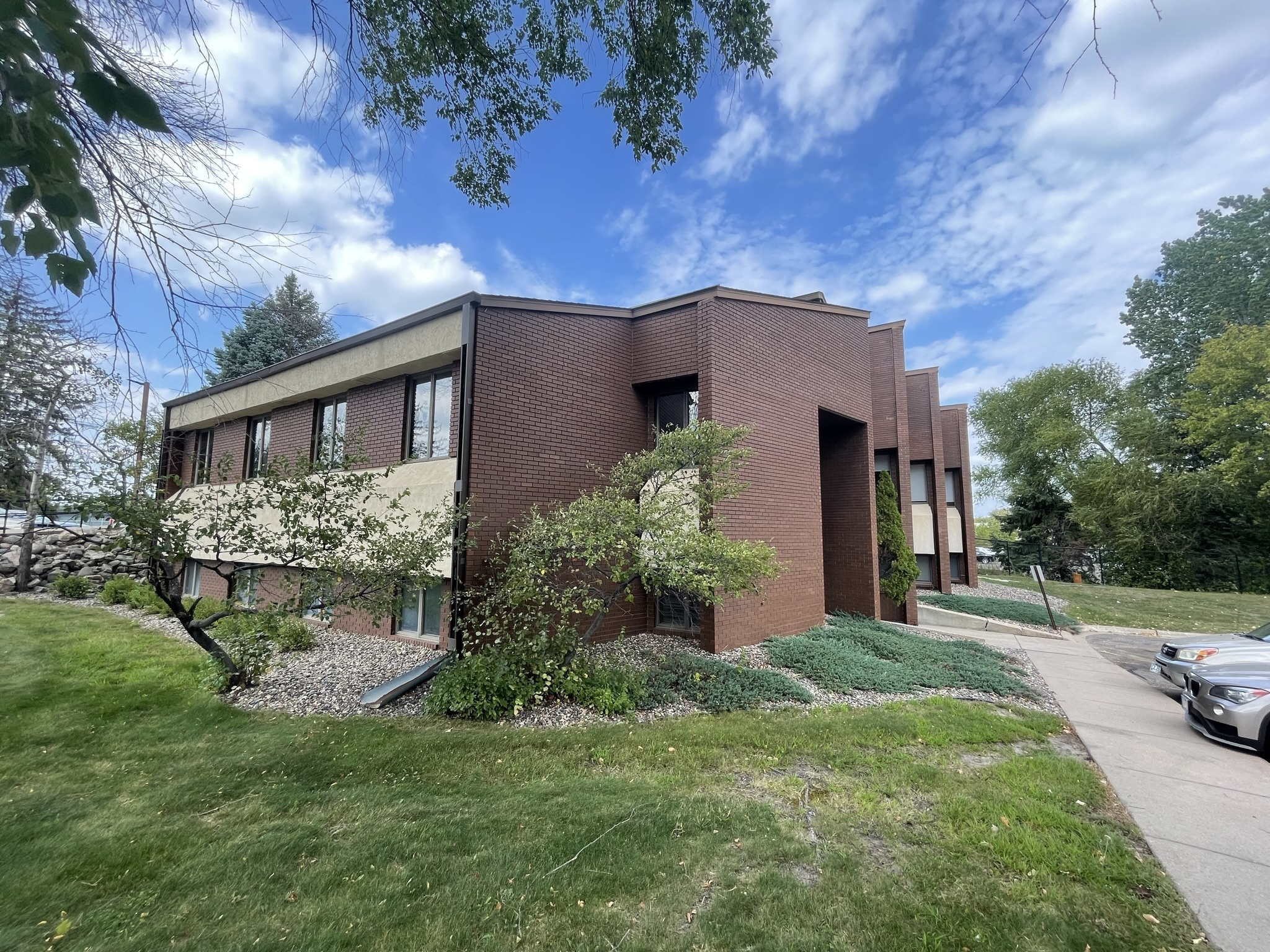 2480 White Bear Ave N, Maplewood, MN 55109