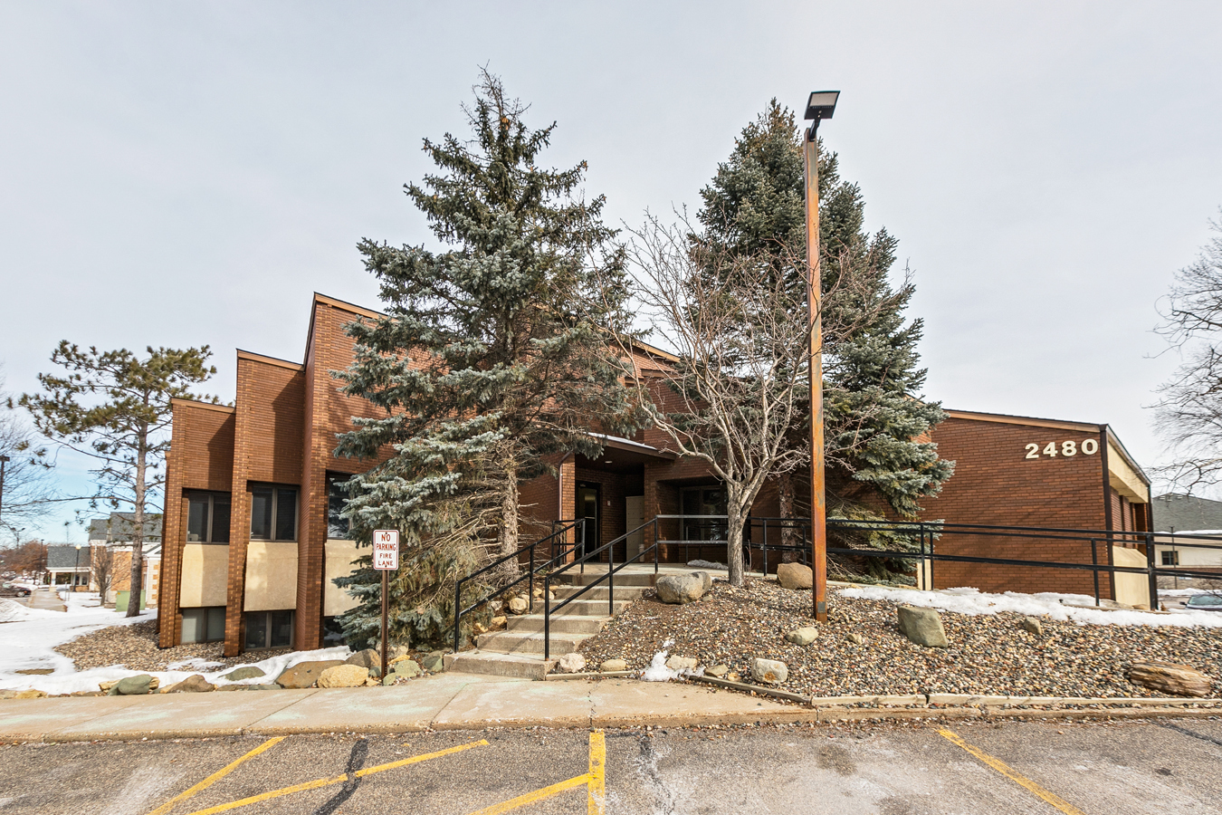 White Bear Professional Building, 2480 White Bear Ave N, Maplewood, MN 55109