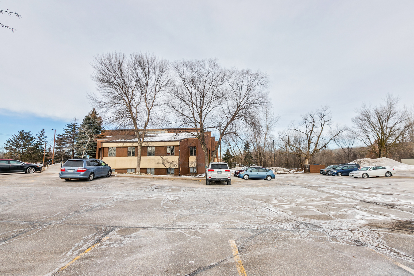 White Bear Professional Building, 2480 White Bear Ave N, Maplewood, MN 55109