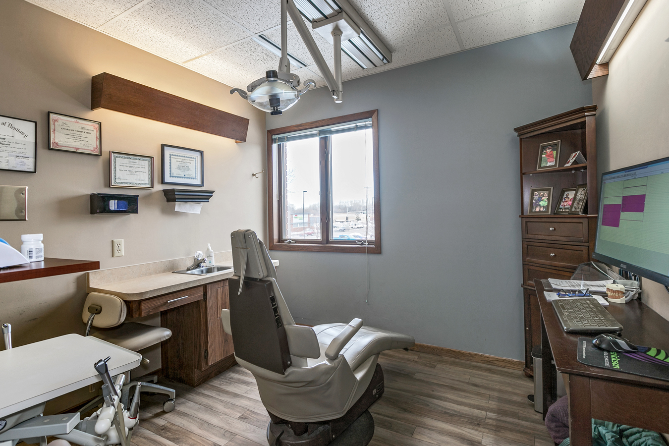 White Bear Professional Building, 2480 White Bear Ave N, Maplewood, MN 55109