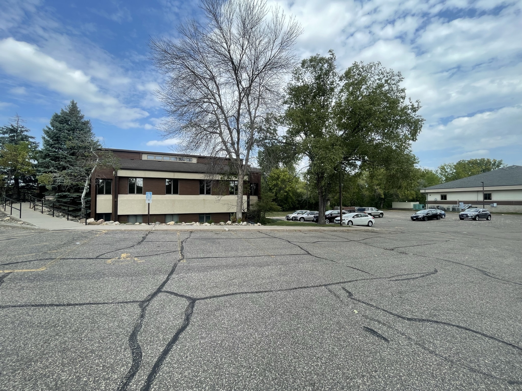 2480 White Bear Ave N, Maplewood, MN 55109