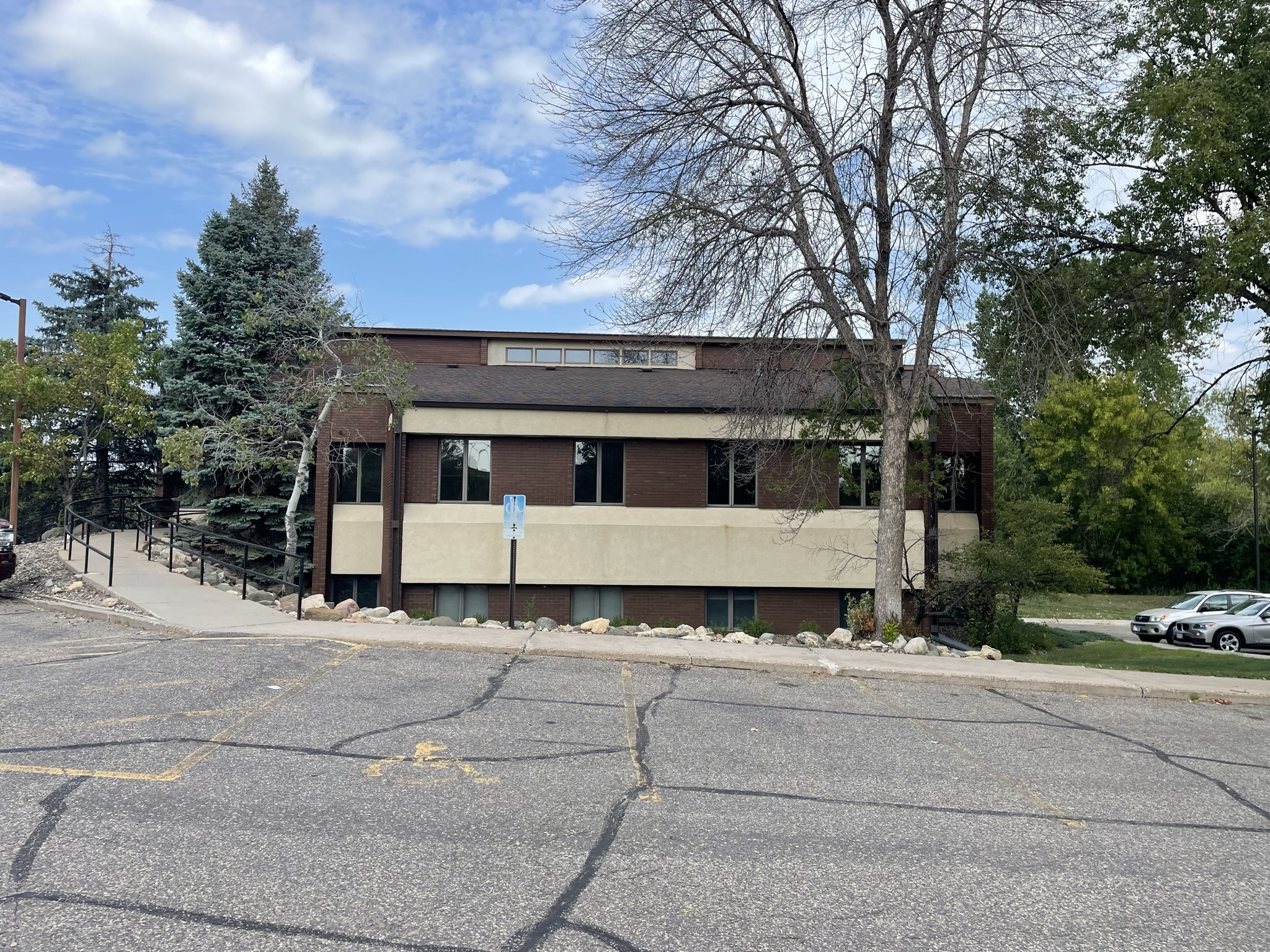 2480 White Bear Ave N, Maplewood, MN 55109