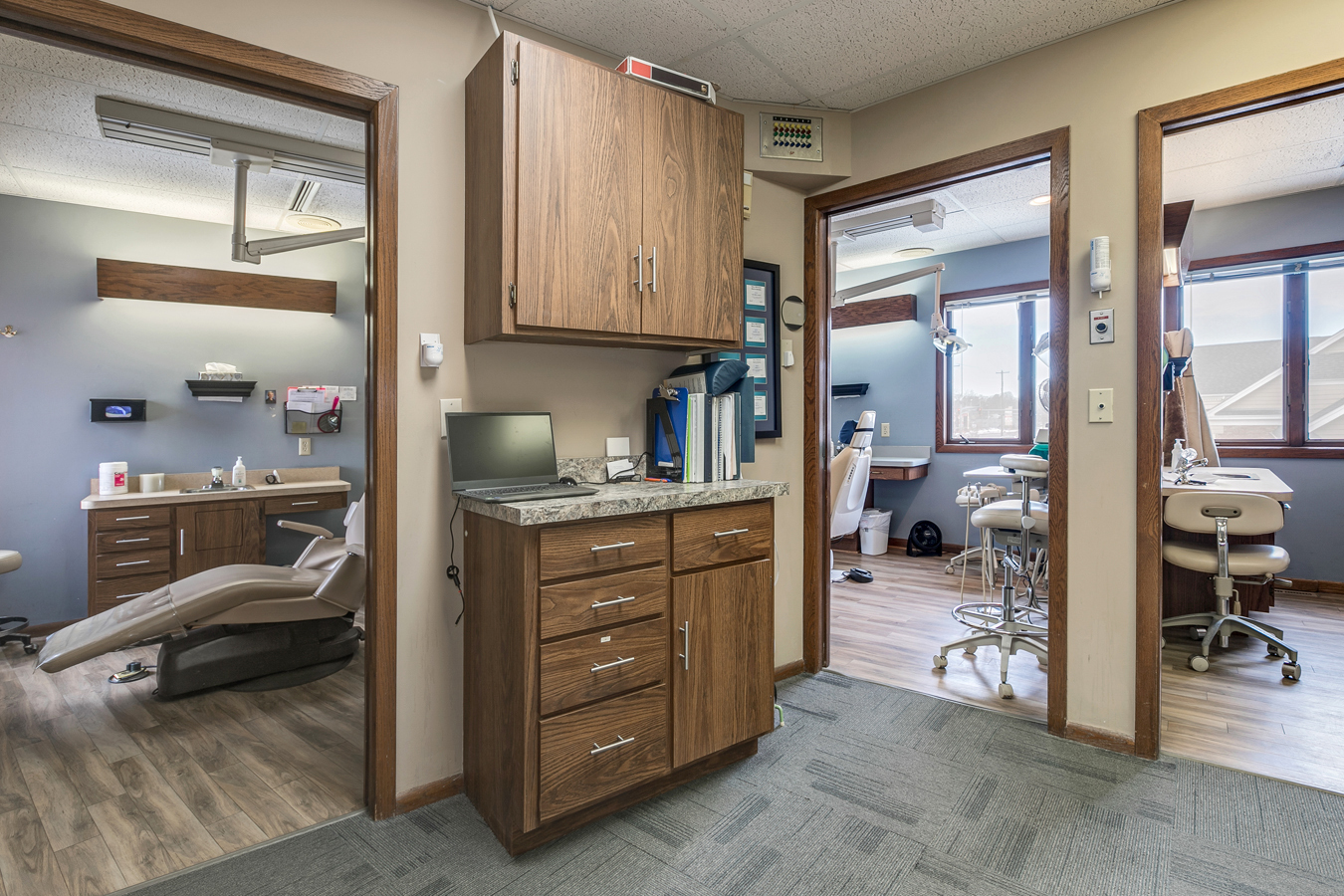 White Bear Professional Building, 2480 White Bear Ave N, Maplewood, MN 55109