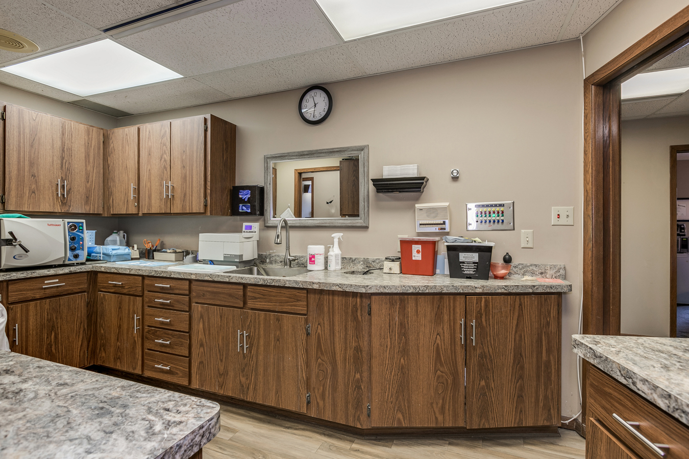 White Bear Professional Building, 2480 White Bear Ave N, Maplewood, MN 55109