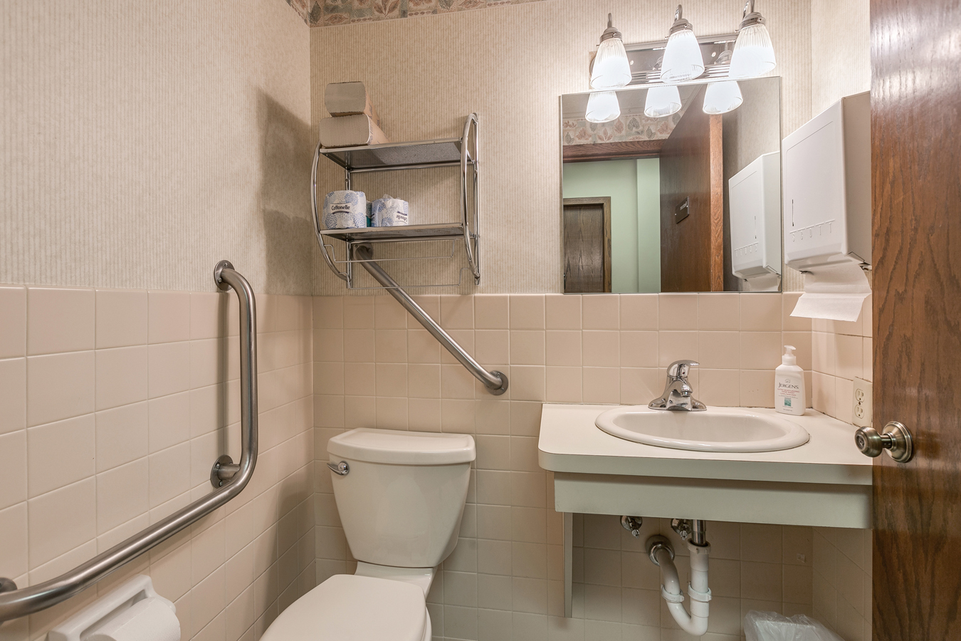 White Bear Professional Building, 2480 White Bear Ave N, Maplewood, MN 55109