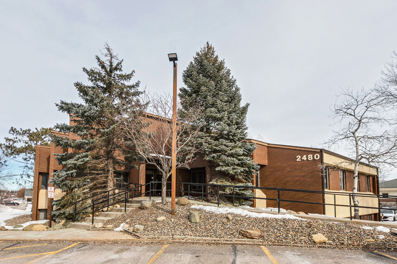 White Bear Professional Building, 2480 White Bear Ave N, Maplewood, MN 55109