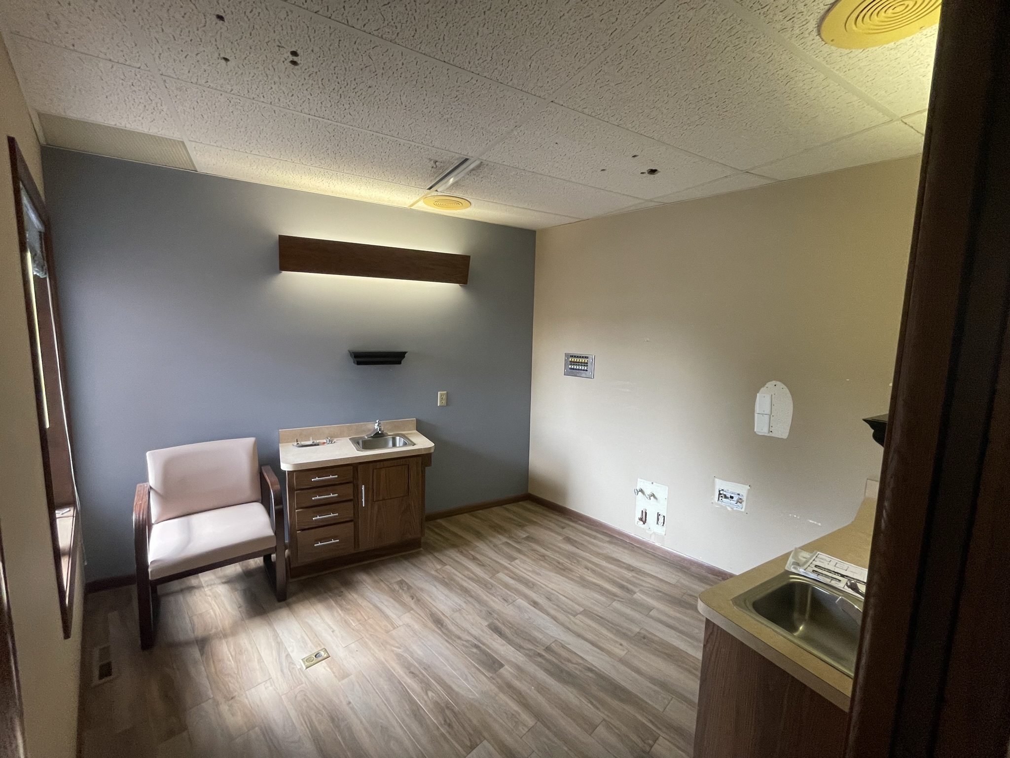 2480 White Bear Ave N, Maplewood, MN 55109