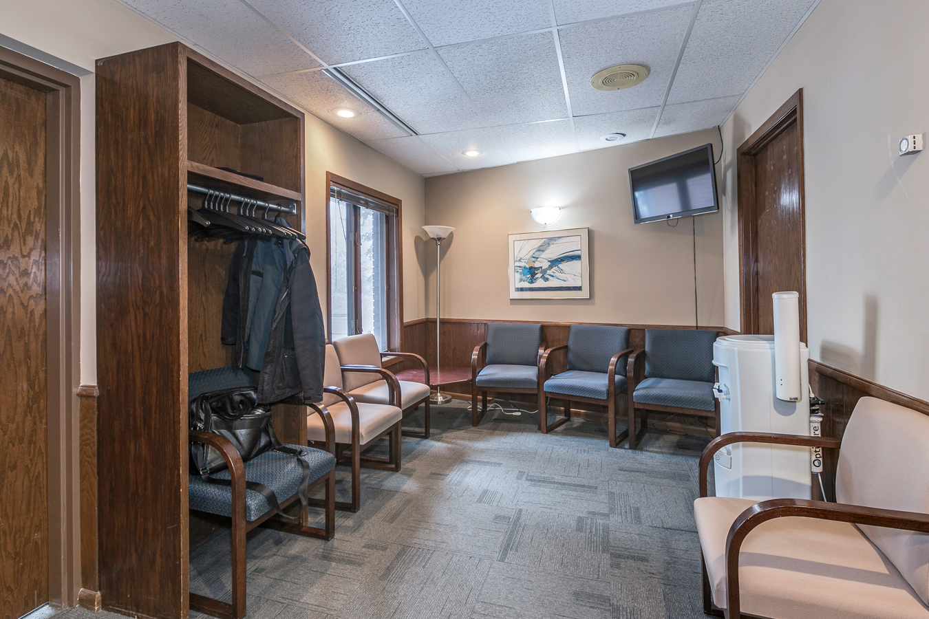 White Bear Professional Building, 2480 White Bear Ave N, Maplewood, MN 55109