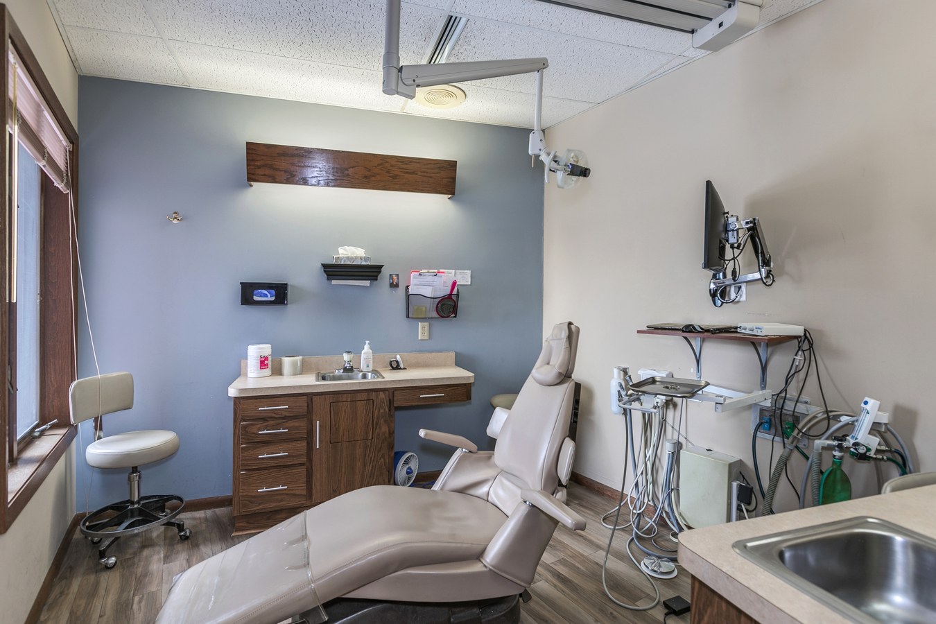 White Bear Professional Building, 2480 White Bear Ave N, Maplewood, MN 55109