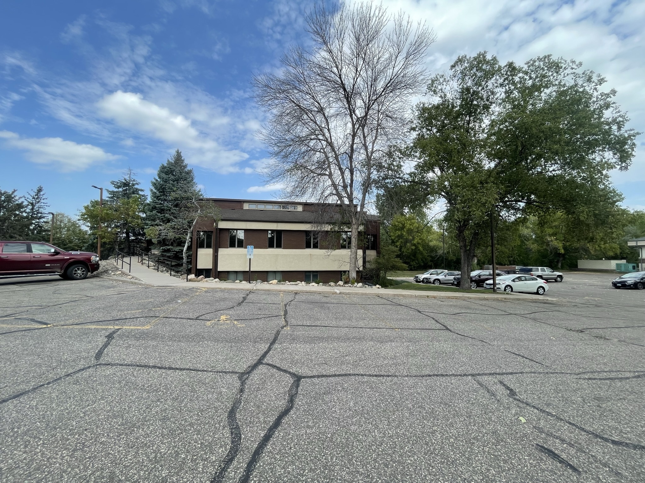 2480 White Bear Ave N, Maplewood, MN 55109