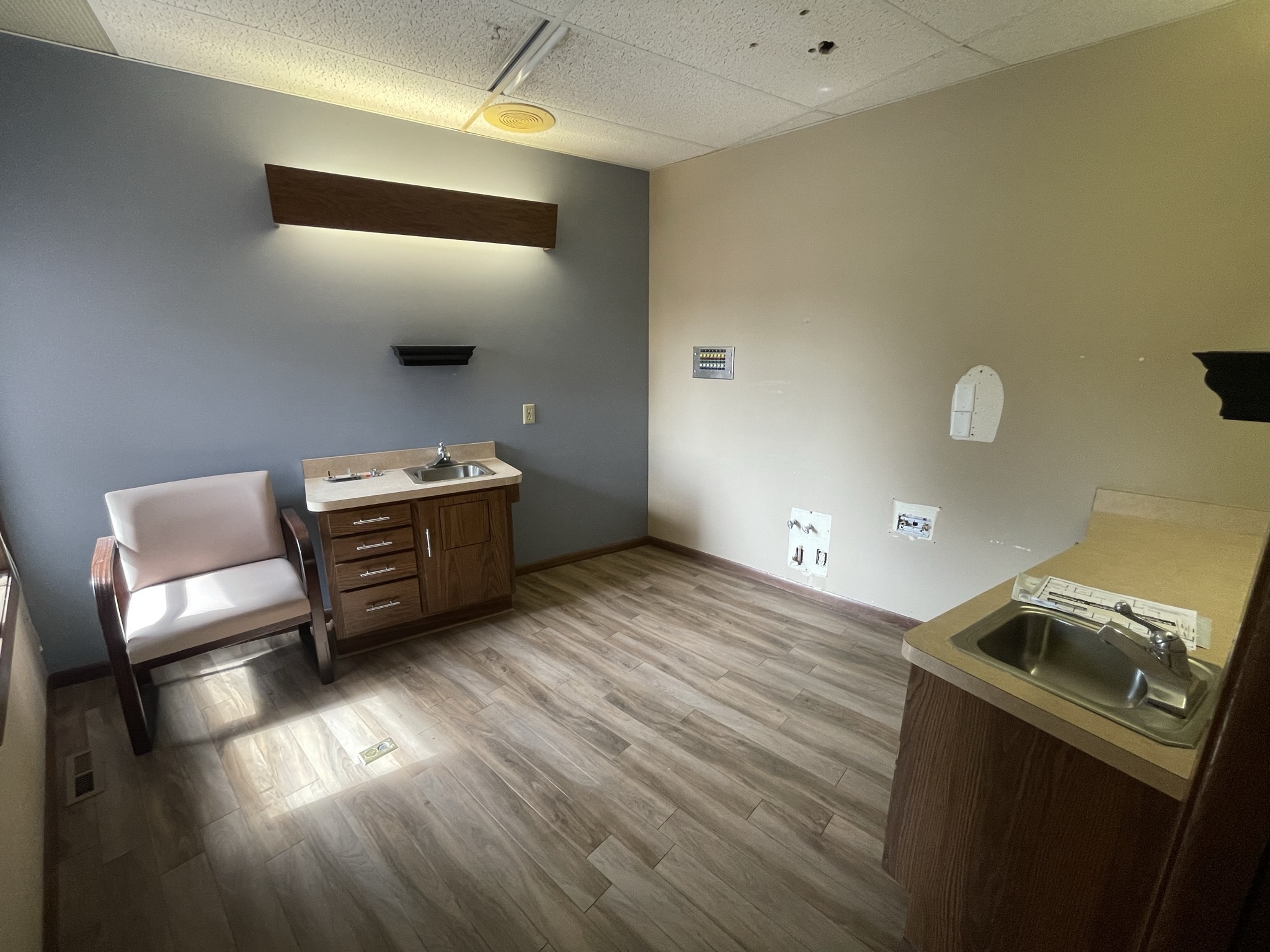 2480 White Bear Ave N, Maplewood, MN 55109