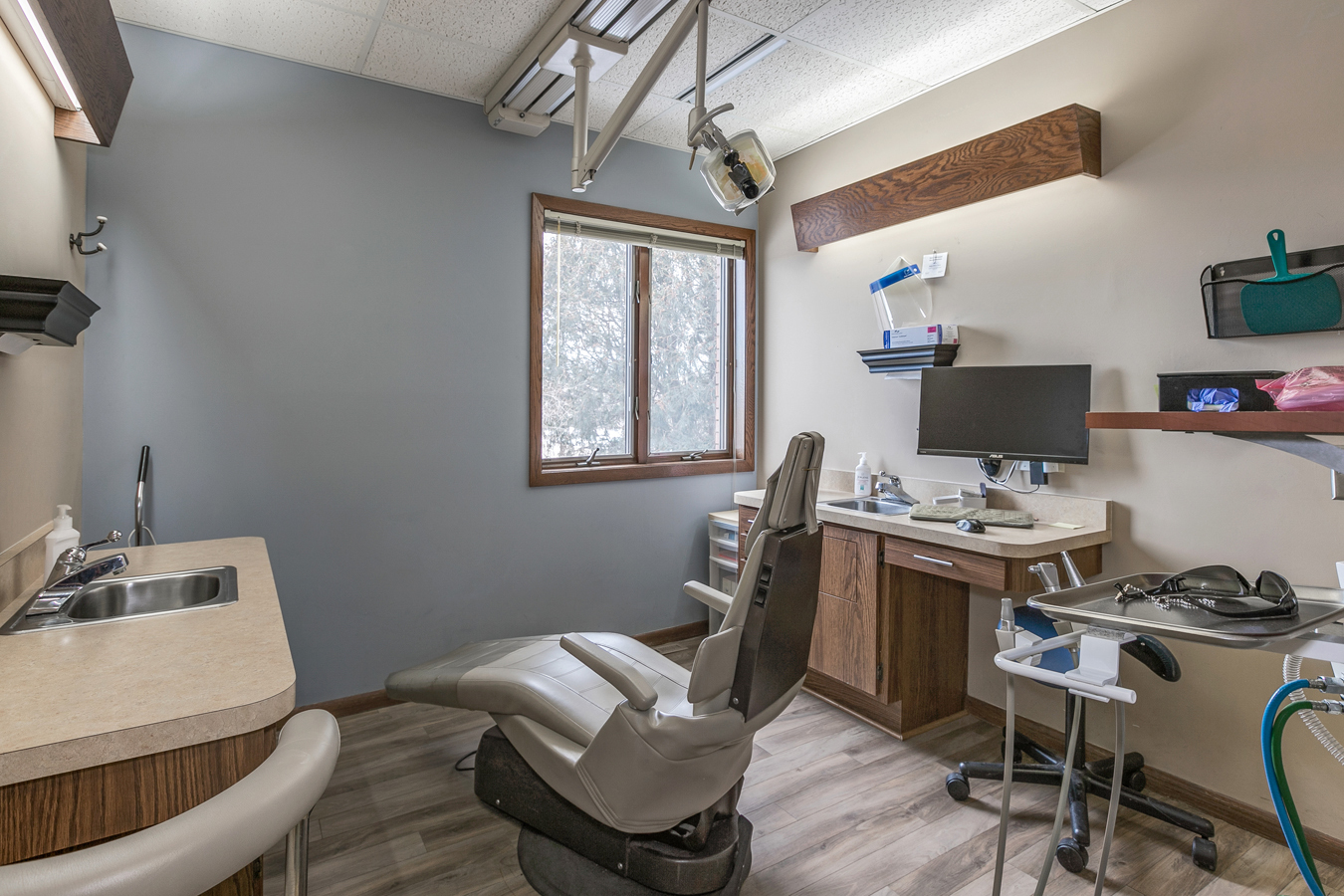 White Bear Professional Building, 2480 White Bear Ave N, Maplewood, MN 55109