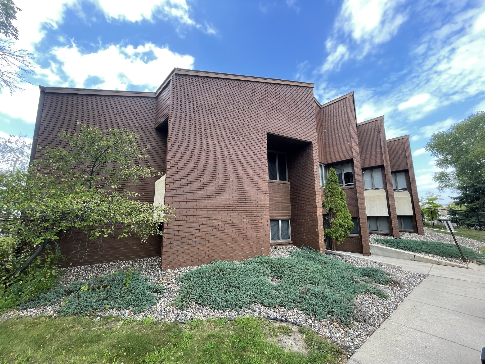 2480 White Bear Ave N, Maplewood, MN 55109