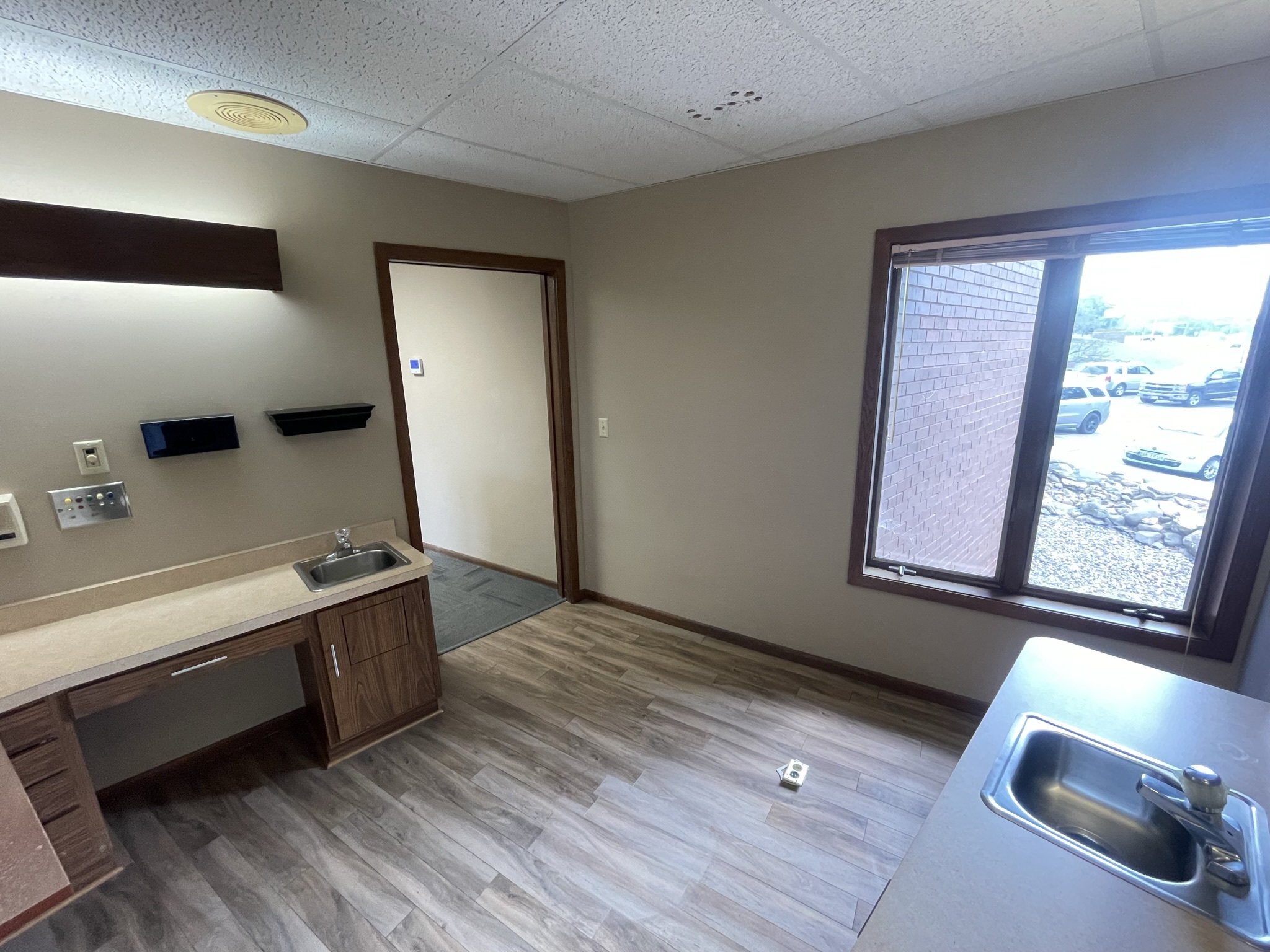 2480 White Bear Ave N, Maplewood, MN 55109