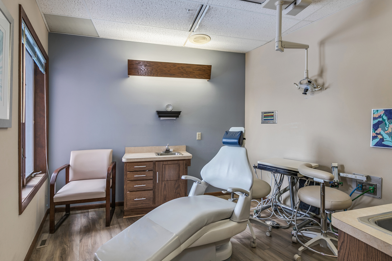 White Bear Professional Building, 2480 White Bear Ave N, Maplewood, MN 55109