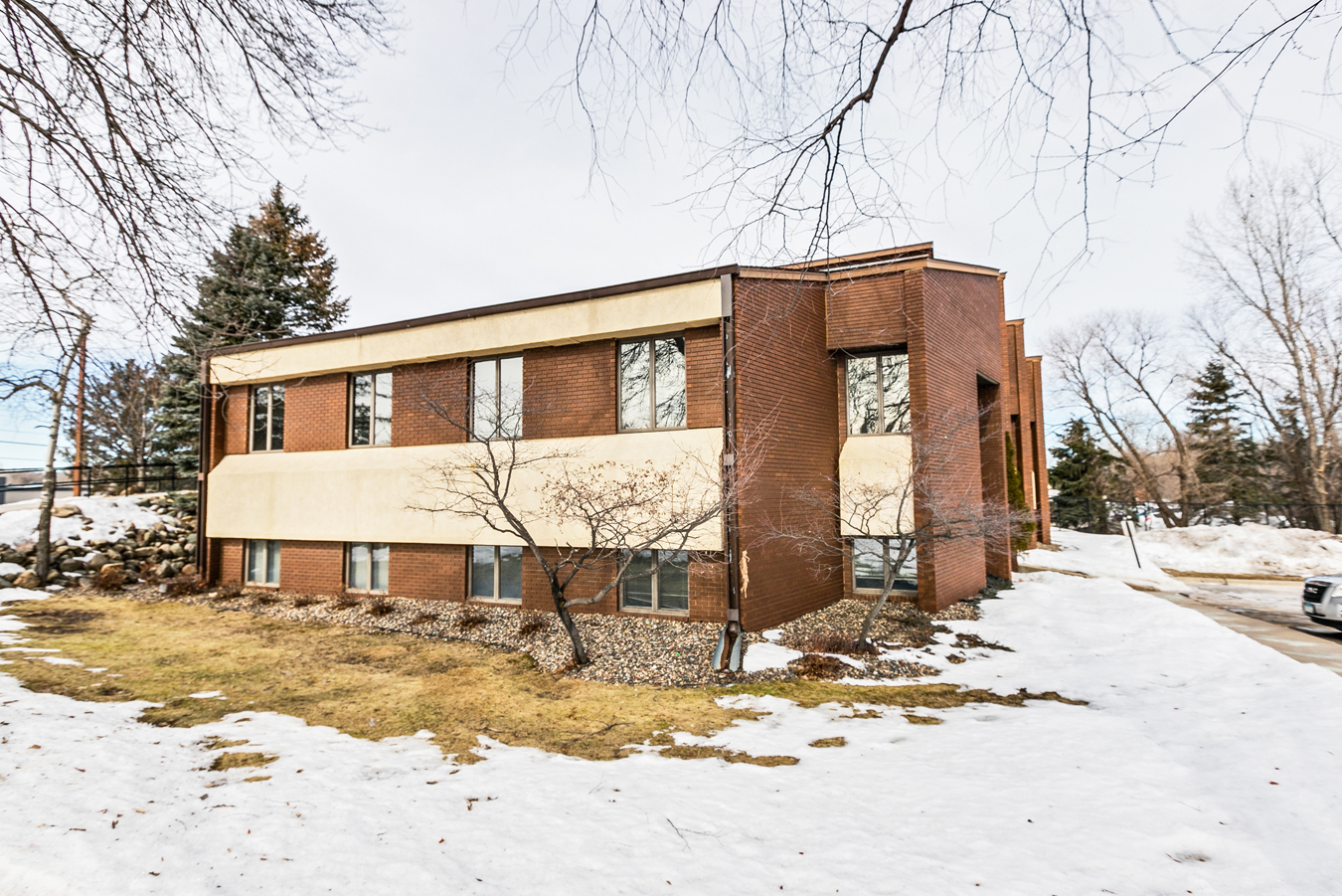White Bear Professional Building, 2480 White Bear Ave N, Maplewood, MN 55109