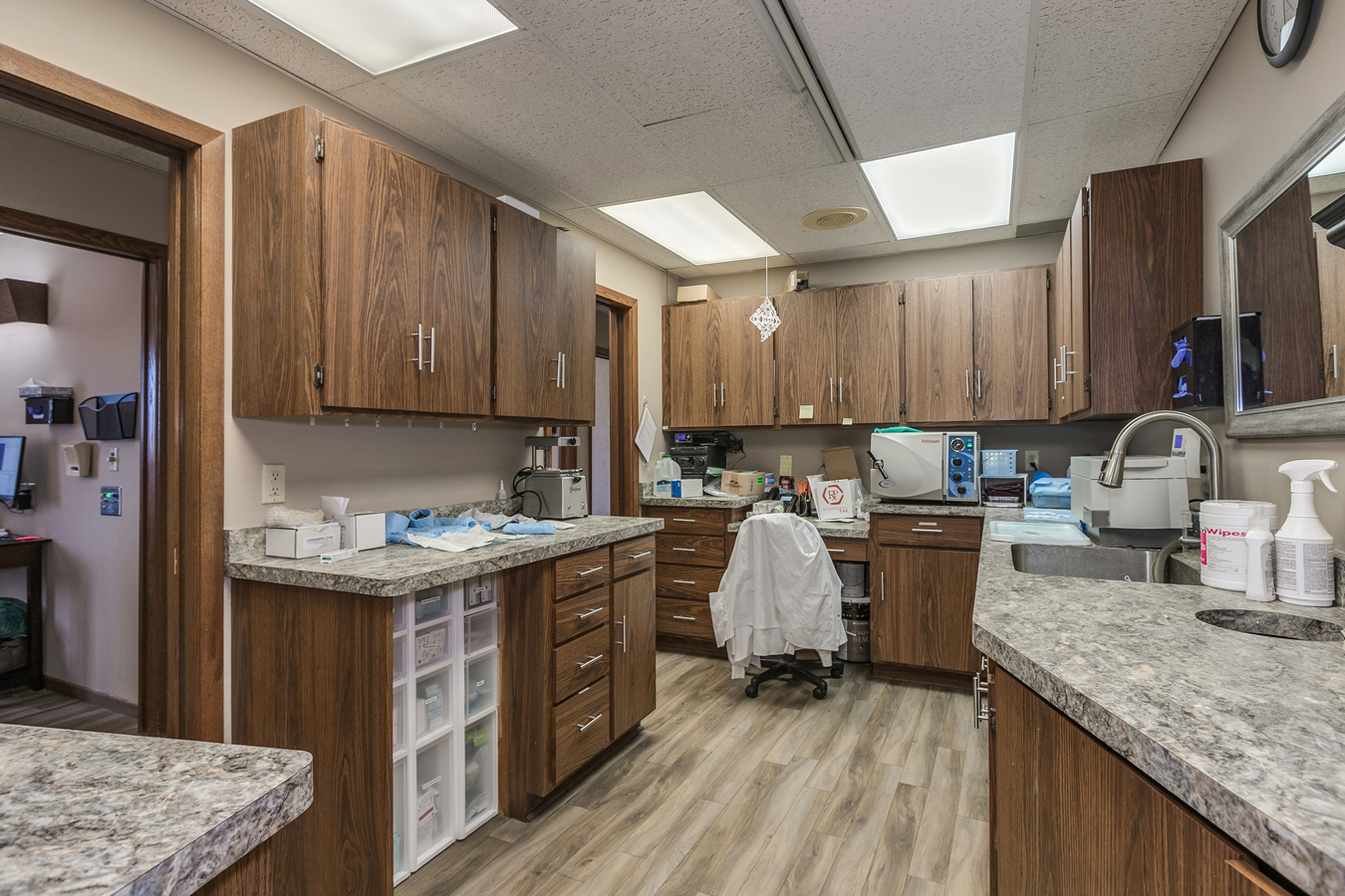 White Bear Professional Building, 2480 White Bear Ave N, Maplewood, MN 55109