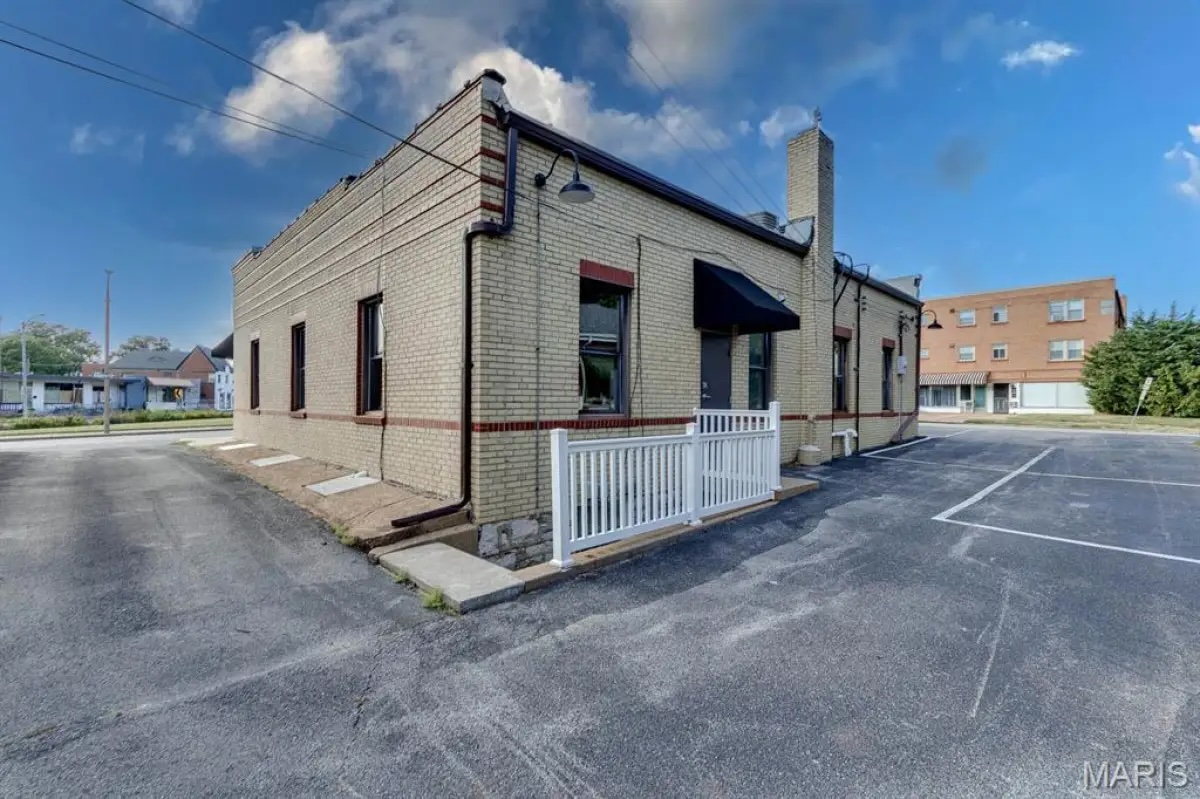 4704 Hampton Avenue, St. Louis, MO 63109