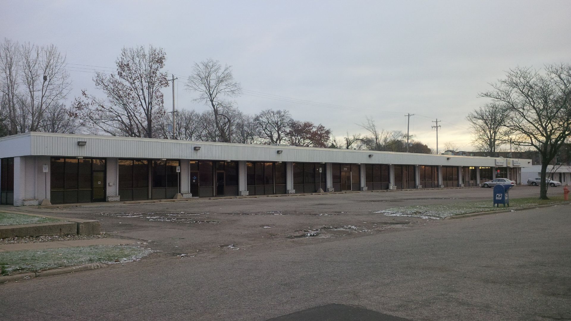 Southland Center, 900 Southland, Lansing, MI 48910